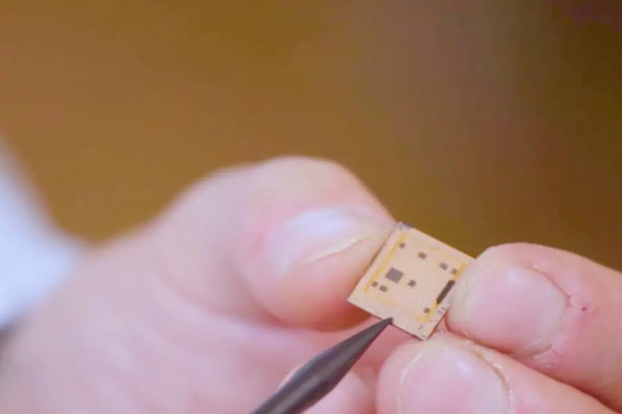 Chip with capacitors placed on the underside